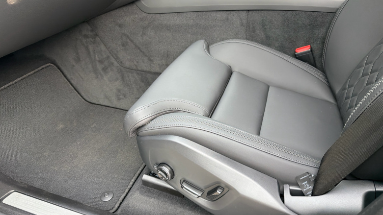 Volvo XC60 2.0 B5P Plus Dark 5dr AWD Geartronic Petrol Estate